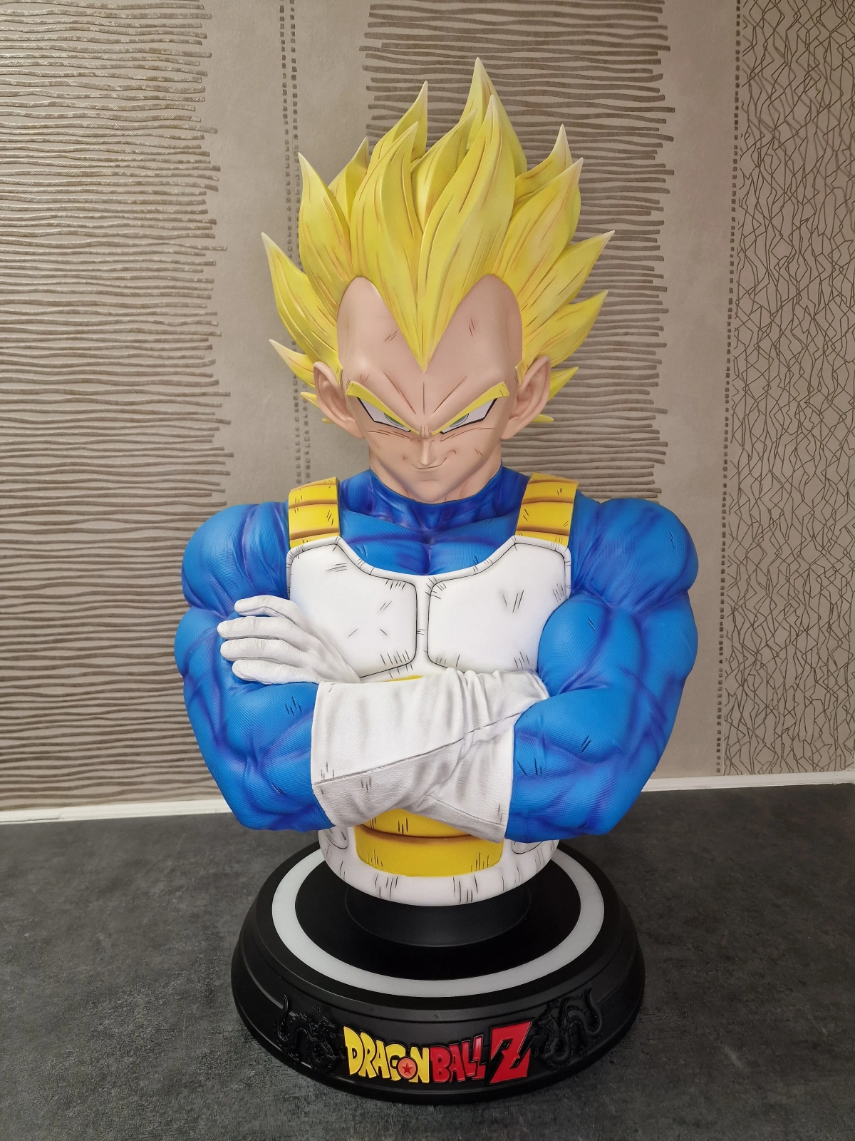 Buste Dragon-Ball-Z Vegeta avec Led et Son - Image 1