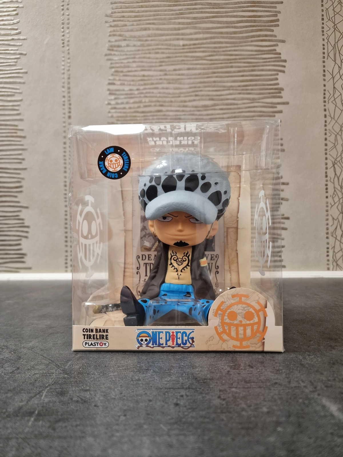 Tirelire Trafalgar Law One Piece – Plastoy – Figurine Officielle – 12 cm – Coin Bank Collector - Image 1